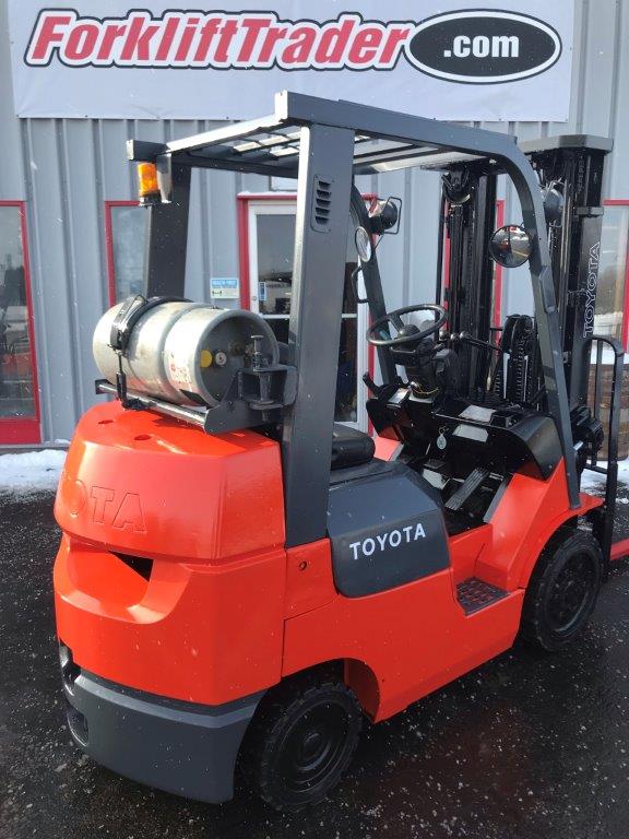 Red toyota forklift with 189" lift height for sale